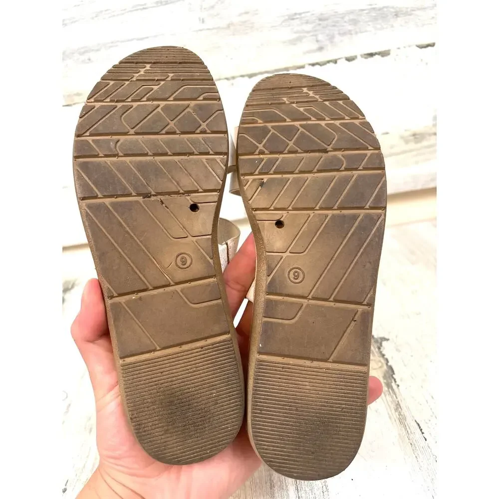 Muk Luks Womens 9 White Leather Slip On Casual Comfort Summer Sandals Beach